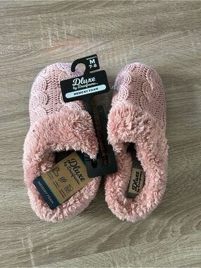 Deluxe by Dearfoams Pink Cable Knit Memory Foam Slippers